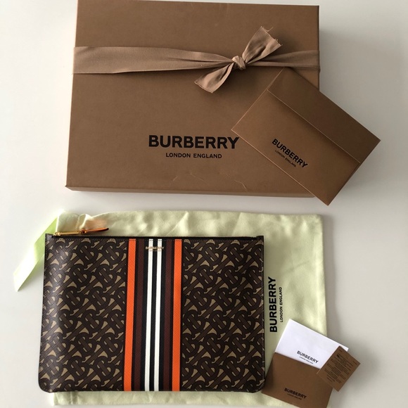 Burberry Handbags - Burberry TB Monogram Envelope Clutch
